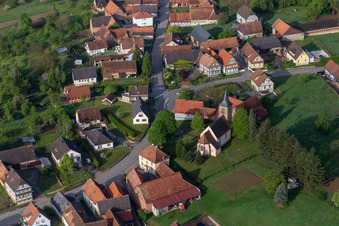 Vue aérienne de Saint Jean-Baptiste à Soultz-sous-Forêts dans le département Bas Rhin, France