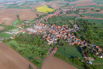 Hunspach dans le département Bas Rhin, France du point de vue du drone