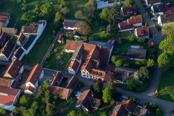 Photographie aérienne de Cave et bar à vin Vogler à le quartier Heuchelheim in Heuchelheim-Klingen dans le département Rhénanie-Palatinat, Allemagne
