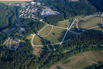Vue aérienne de Zone d'entraînement militaire abandonnée, désormais piste d'essai Daimler à Immendingen dans le département Bade-Wurtemberg, Allemagne