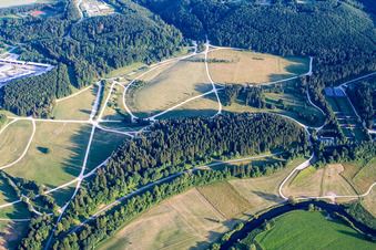 Vue aérienne de Boucle courbe des rives du Danube à le quartier Möhringen in Tuttlingen dans le département Bade-Wurtemberg, Allemagne