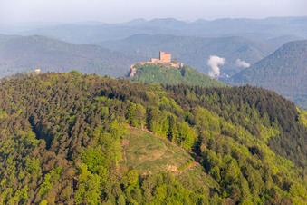 Vue aérienne de Site de décollage de parapente de Förlenberg à Leinsweiler dans le département Rhénanie-Palatinat, Allemagne