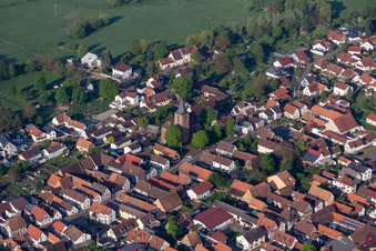 Vue aérienne de Église protestante à Rohrbach dans le département Rhénanie-Palatinat, Allemagne