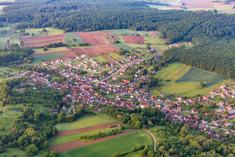 Vue d'oiseau de Lobsann dans le département Bas Rhin, France