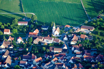 Vue aérienne de Saint-Barthélemy vu du nord à le quartier Mauenheim in Immendingen dans le département Bade-Wurtemberg, Allemagne