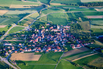 Vue aérienne de Vue sur le village à le quartier Mauenheim in Immendingen dans le département Bade-Wurtemberg, Allemagne