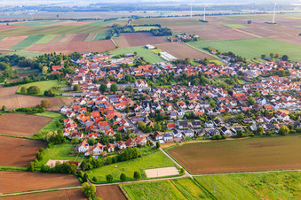 Vue aérienne de Du sud à Minfeld dans le département Rhénanie-Palatinat, Allemagne