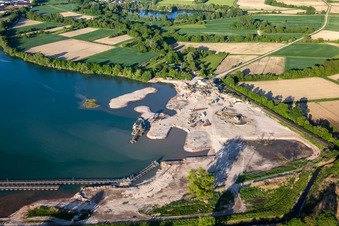 Vue aérienne de Lac Epple à Neuburg am Rhein dans le département Rhénanie-Palatinat, Allemagne