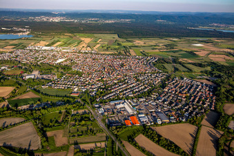 Vue aérienne de De l'ouest à le quartier Mörsch in Rheinstetten dans le département Bade-Wurtemberg, Allemagne