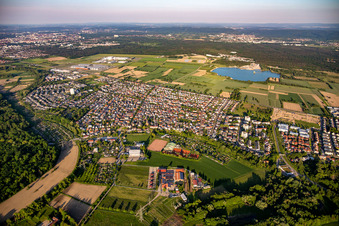 Vue aérienne de De l'ouest à le quartier Forchheim in Rheinstetten dans le département Bade-Wurtemberg, Allemagne