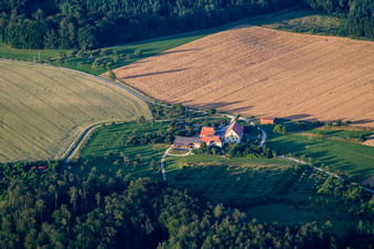 Vue aérienne de Dornsberg à le quartier Eckartsbrunn in Eigeltingen dans le département Bade-Wurtemberg, Allemagne