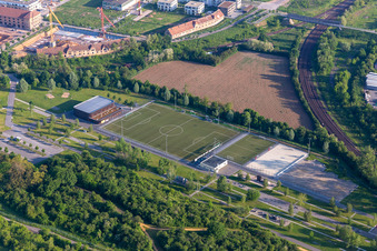 Vue aérienne de Terrain de football en gazon synthétique du TSV Landau 1985 eV à Landau in der Pfalz dans le département Rhénanie-Palatinat, Allemagne