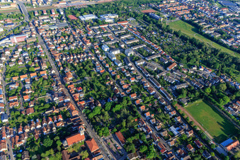 Vue aérienne de Woogstraße et Queichheimer Hauptstr à le quartier Queichheim in Landau in der Pfalz dans le département Rhénanie-Palatinat, Allemagne