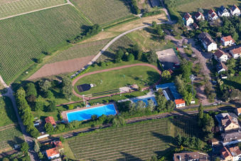 Vue aérienne de Piscine extérieure à le quartier Mußbach in Neustadt an der Weinstraße dans le département Rhénanie-Palatinat, Allemagne