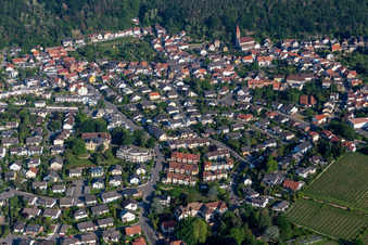 Vue aérienne de Herzogstr. à le quartier Königsbach in Neustadt an der Weinstraße dans le département Rhénanie-Palatinat, Allemagne