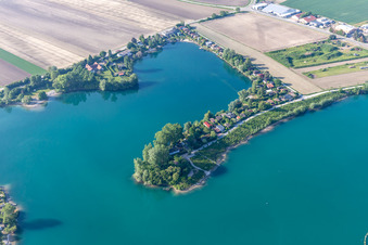 Vue aérienne de Lac Wolfgang à Waldsee dans le département Rhénanie-Palatinat, Allemagne