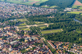 Vue aérienne de Jardin du château à Schwetzingen dans le département Bade-Wurtemberg, Allemagne