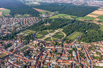 Vue aérienne de Jardin du château à Schwetzingen dans le département Bade-Wurtemberg, Allemagne