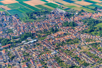 Vue aérienne de Vue de la ville depuis le nord à Bellheim dans le département Rhénanie-Palatinat, Allemagne