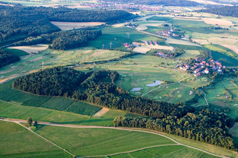 Vue aérienne de Terrain du parcours de golf du Golfclub Steisslingen eV au bord du lac de Constance à le quartier Wiechs in Steißlingen dans le département Bade-Wurtemberg, Allemagne