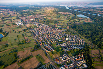 Vue aérienne de Du nord-est à le quartier Forchheim in Rheinstetten dans le département Bade-Wurtemberg, Allemagne