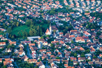 Vue aérienne de Vue des rues et des maisons dans les quartiers résidentiels à Steißlingen dans le département Bade-Wurtemberg, Allemagne