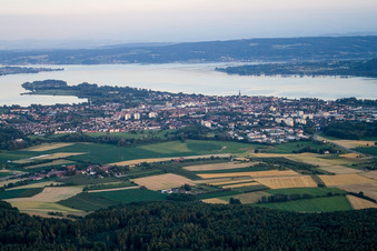 Vue aérienne de Radolfzell à Radolfzell am Bodensee dans le département Bade-Wurtemberg, Allemagne