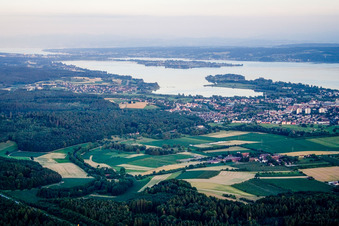 Vue aérienne de Radolfzell à Radolfzell am Bodensee dans le département Bade-Wurtemberg, Allemagne