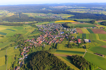 Vue aérienne de De l'est à le quartier Wittendorf in Loßburg dans le département Bade-Wurtemberg, Allemagne