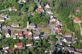 Vue aérienne de Paroisse associée Betzweiler-Peterzell à Betzweiler à le quartier Betzweiler in Loßburg dans le département Bade-Wurtemberg, Allemagne