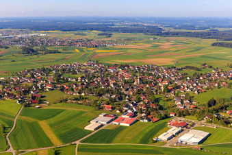Vue aérienne de De l'est à le quartier Fluorn in Fluorn-Winzeln dans le département Bade-Wurtemberg, Allemagne