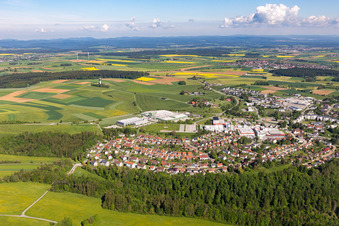 Vue aérienne de Locaux de l'usine Heckler & Koch à le quartier Lindenhof in Oberndorf am Neckar dans le département Bade-Wurtemberg, Allemagne