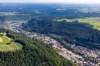 Vue aérienne de Zone industrielle de Neckarstr à Oberndorf am Neckar dans le département Bade-Wurtemberg, Allemagne