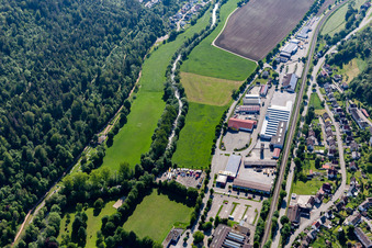 Vue aérienne de Parc industriel Ausstraße avec Kurt Allert GmbH + Co. KG et NETTO à le quartier Altoberndorf in Oberndorf am Neckar dans le département Bade-Wurtemberg, Allemagne
