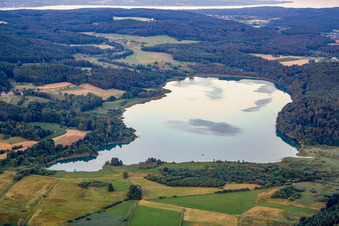 Vue aérienne de Mindelsee à le quartier Markelfingen in Radolfzell am Bodensee dans le département Bade-Wurtemberg, Allemagne