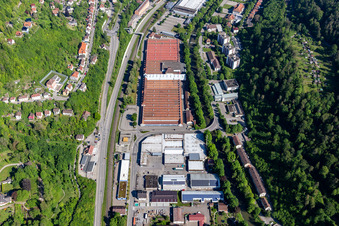 Vue aérienne de Locaux de l'usine Mauser-Werke Oberndorf Maschinenbau GmbH à Oberndorf am Neckar dans le département Bade-Wurtemberg, Allemagne