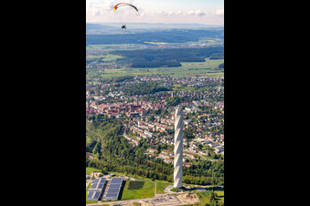 Vue aérienne de Tour d'essai Thyssen-Krupp pour ascenseurs à Rottweil dans le département Bade-Wurtemberg, Allemagne