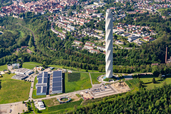 Photographie aérienne de Tour d'essai Thyssenkrupp pour ascenseurs express à Berner Feld. Le nouveau symbole de la petite ville est actuellement le plus haut bâtiment. à Rottweil dans le département Bade-Wurtemberg, Allemagne