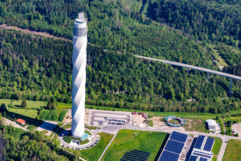 Tour d'essai Thyssenkrupp pour ascenseurs express à Berner Feld. Le nouveau symbole de la petite ville est actuellement le plus haut bâtiment. à Rottweil dans le département Bade-Wurtemberg, Allemagne hors des airs