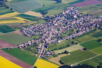 Vue aérienne de Du sud-ouest à le quartier Irslingen in Dietingen dans le département Bade-Wurtemberg, Allemagne