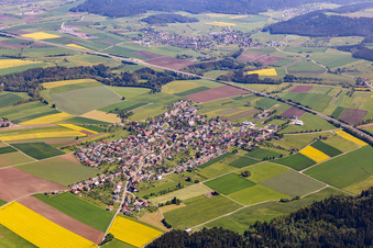 Vue aérienne de Du sud-ouest à le quartier Irslingen in Dietingen dans le département Bade-Wurtemberg, Allemagne