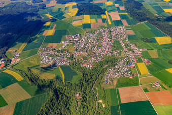Vue aérienne de De l'est à le quartier Herrenzimmern in Bösingen dans le département Bade-Wurtemberg, Allemagne