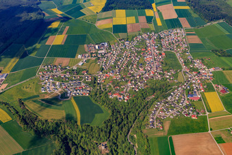 Vue aérienne de De l'est à le quartier Herrenzimmern in Bösingen dans le département Bade-Wurtemberg, Allemagne