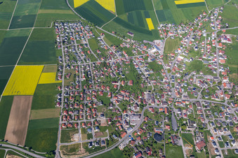 Vue aérienne de Vue sur le village à Bösingen dans le département Bade-Wurtemberg, Allemagne