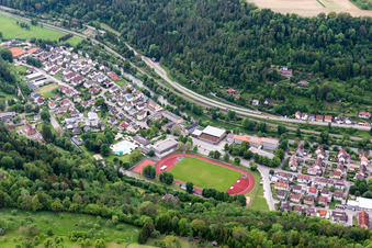 Vue aérienne de Stade d'Albeck et piscine de loisirs Sololei à Sulz am Neckar dans le département Bade-Wurtemberg, Allemagne