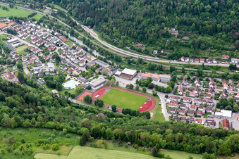 Vue aérienne de Stade d'Albeck et piscine de loisirs Sololei à Sulz am Neckar dans le département Bade-Wurtemberg, Allemagne
