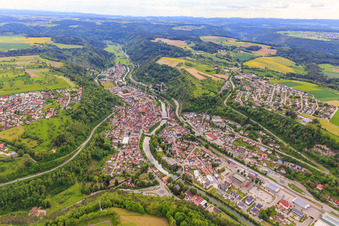 Vue aérienne de Aperçu des sites, notamment le parc Wöhrd-ä sur le Neckar à Sulz am Neckar dans le département Bade-Wurtemberg, Allemagne