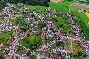 Vue aérienne de Vue du village depuis le nord à Dornhan dans le département Bade-Wurtemberg, Allemagne