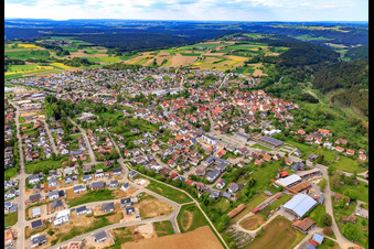 Vue aérienne de Vue de la ville depuis le sud à Dornhan dans le département Bade-Wurtemberg, Allemagne