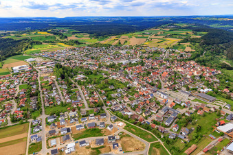 Vue aérienne de Vue de la ville depuis le sud à Dornhan dans le département Bade-Wurtemberg, Allemagne